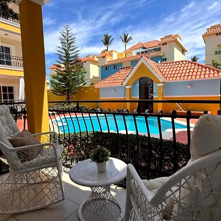 Backyard, Pool View, Walk To Beach, Dining, Shops